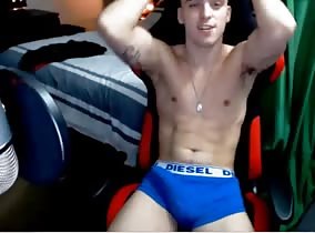 Fuckboi needs his pussy crushed