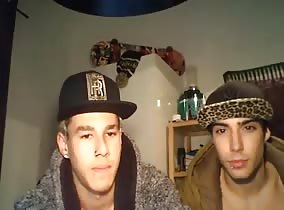Couple of cute fuckbois jerk each other