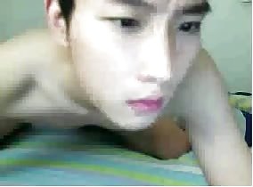 Cute Taiwanese lad plays with his dick