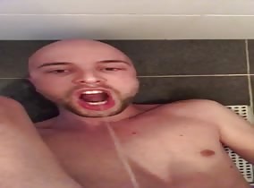 Pissboy gets a hot mouthfull