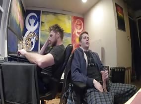 I jack while my bro games