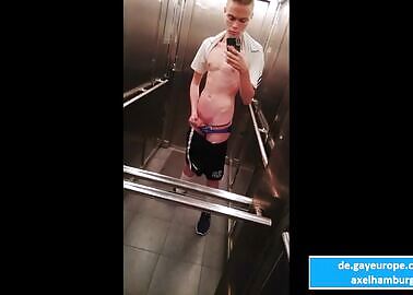 From Germany jerking off in an elevator