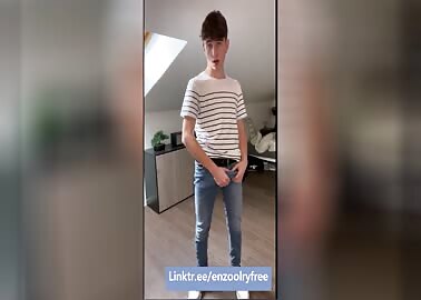 College Student jerking off Big Dick