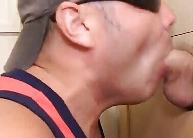 NEW ORLEANS-TALL 24 YR OLD VERBAL GUY WITH UNCUT COCK