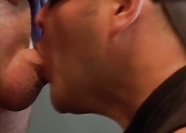 SUCKING A 22 YR OLD XTUBE FAN IN SYDNEY, AUSTRALIA
