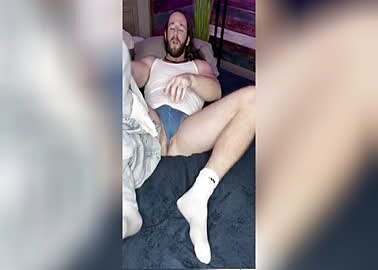 PREMIUM BEEF TIMEThrowing ass and spreading my holeMy ass is getting so big that my thong