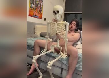 Skeleton fucking