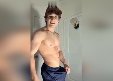 Fit hot guy jerking