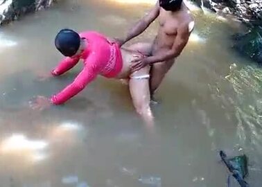 UM NEGRO EM MINHA TRAZEIRA 