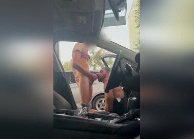 Parking cruising blowjob