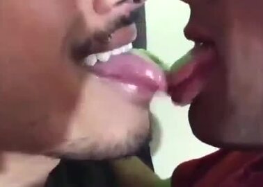Hot Kissing