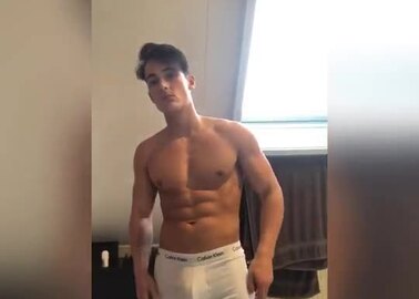 loverlipsuusenow simon_leon