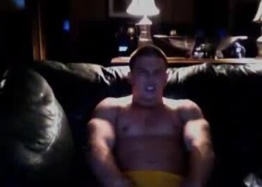 Muscle hunk cums