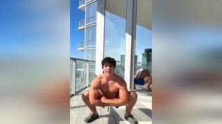 Twerking no nude