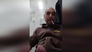 Straight wanker enjoys playing with his cock