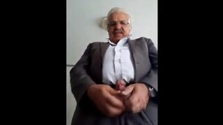 arab daddy showing off