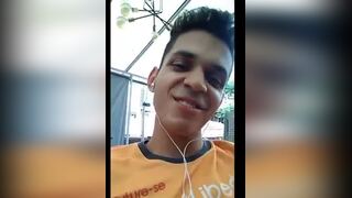 Brasileiro bate punheta at gozar no trabalho