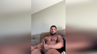 Beefcake Jerking and Cumming