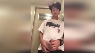 Asian Hottie Cums