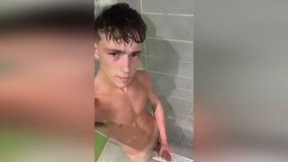 HOT TWINK WITH A BIG COCK IN THE SHOWER